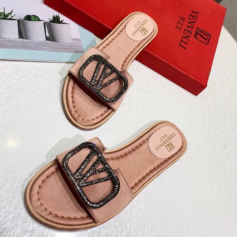 アウトレット 商品 デザイナーイタリア22夏の新しい女性の家庭用スリッパパーソナライズされたファッションハードウェア装飾快適なカジュアルフラットサンダル22 割引オーダー Dpedaspromo Greenisland Com My