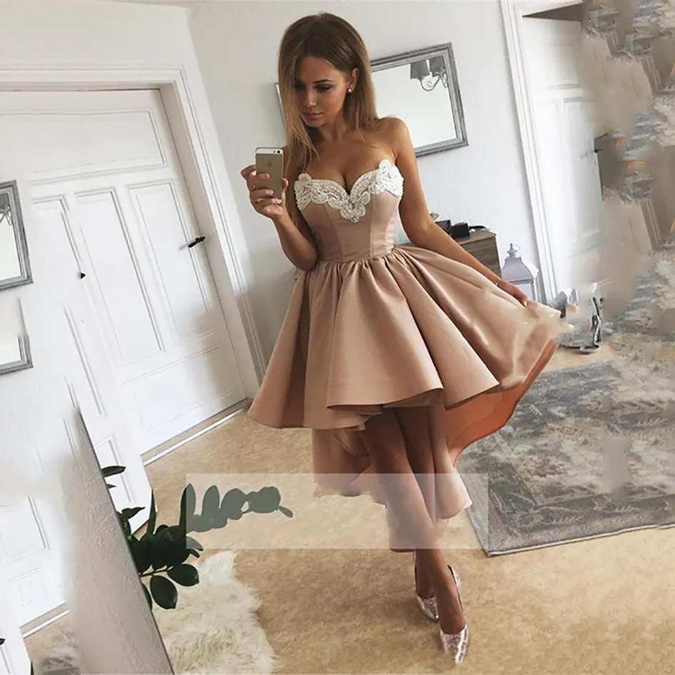 Billiga Vintage Women Lace Cocktail Klänningar Hög Låg Satin Kort Prom Klänning Sweetheart Party Dress AbendKleider 2021