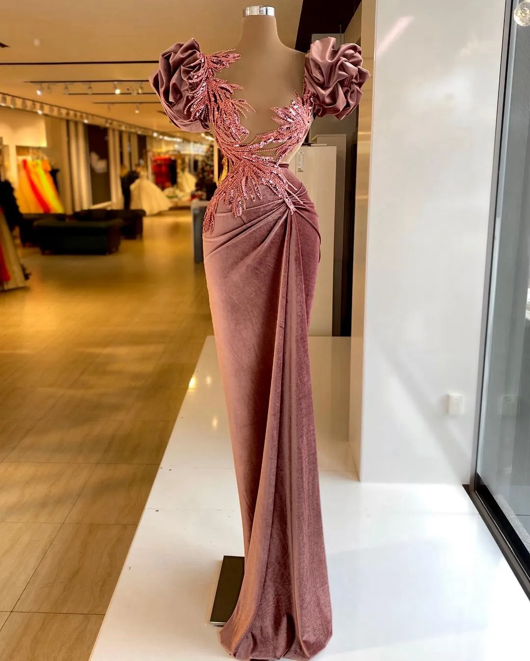 Elegant Velvet Evening Dresses Puffy Flower Sleeves Ruffles Mermaid Sequins Lång Kvinnor Plus Size Pageant Prom Crows