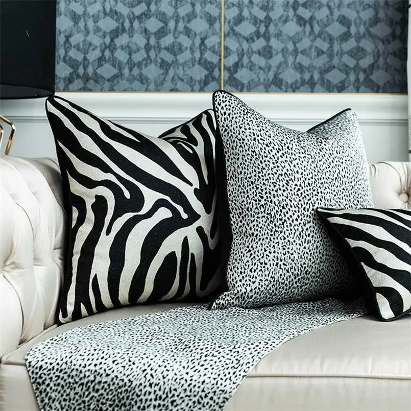 Lyxigt kasta soffkudde dekorativa nordiska eleganta kudde för stol säng 30 * 45 * 50 Svart Golden Zebra Plaid 211215