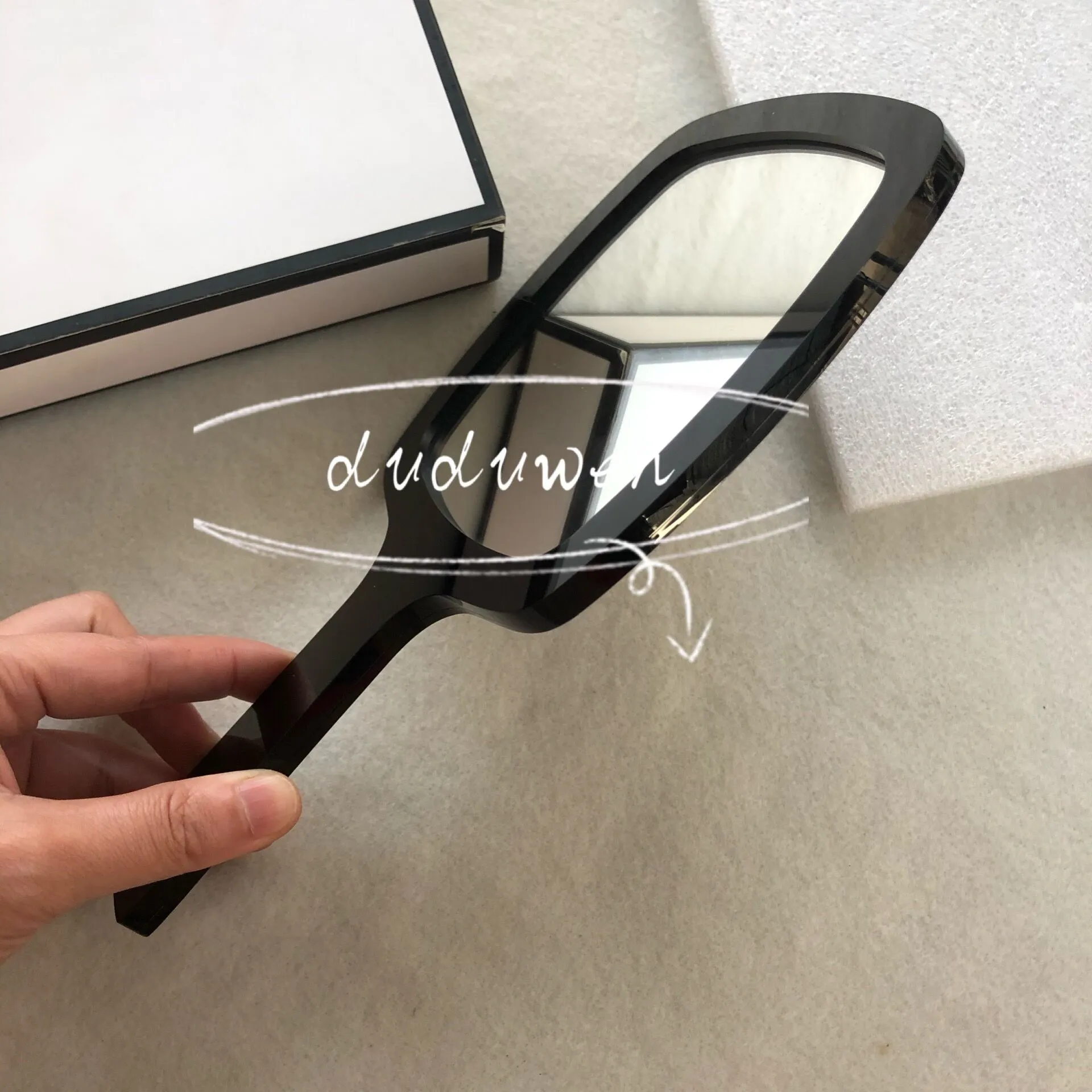 23X13CM collection boutique Makeup Mirror Vintage acrylic Circle handle mirror fashion Cosmetics Tools C Gift Box