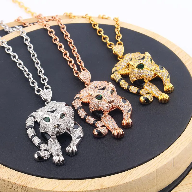 Pendant Necklaces Classic Hip Hop Fashion Creeping Tiger Cubic Zirconia Stone Animal Necklace For Men Or Women Designer Copper Jewelry
