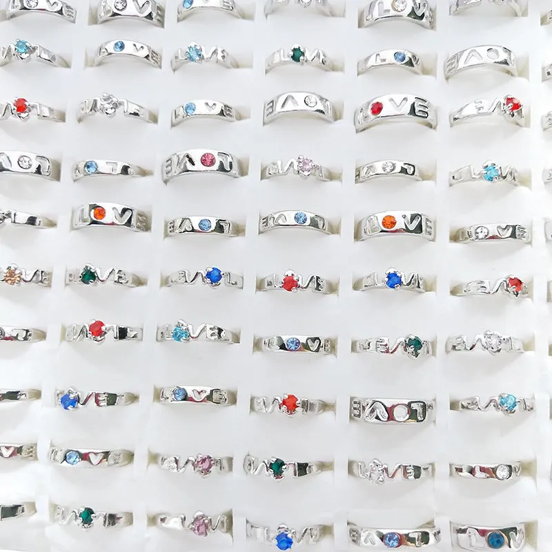 50ocs / lote moda banda simples banhado a prata metal colorido diamante amor anéis para homens mulheres misturar estilo festa presentes casamento jóias por atacado