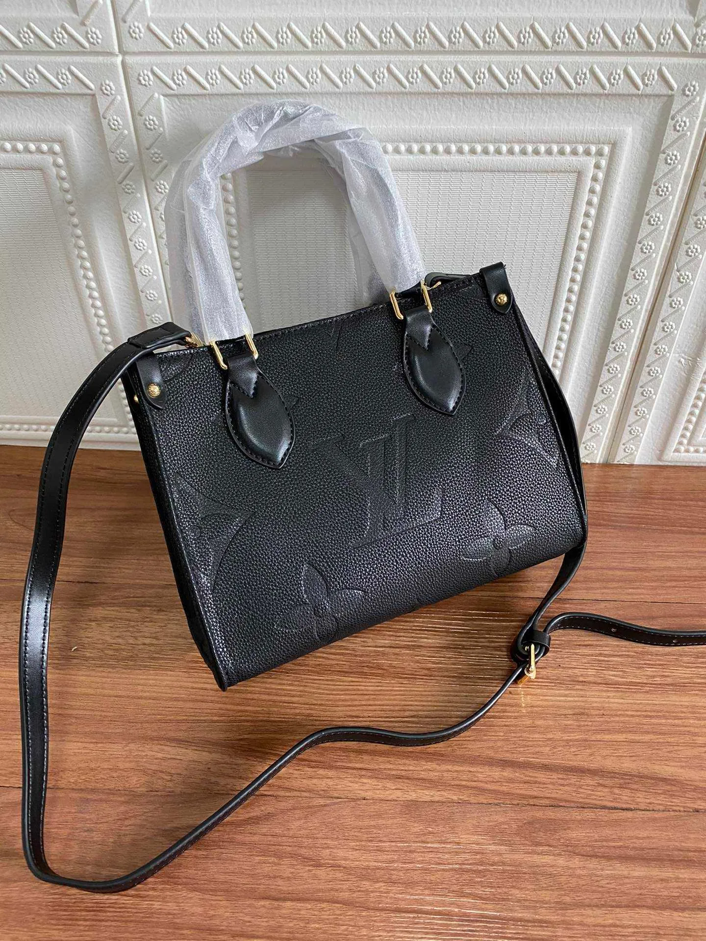 Ropita Relu - 🤩 Nueva Bolsa de Huevo *LOUIS VUITTON