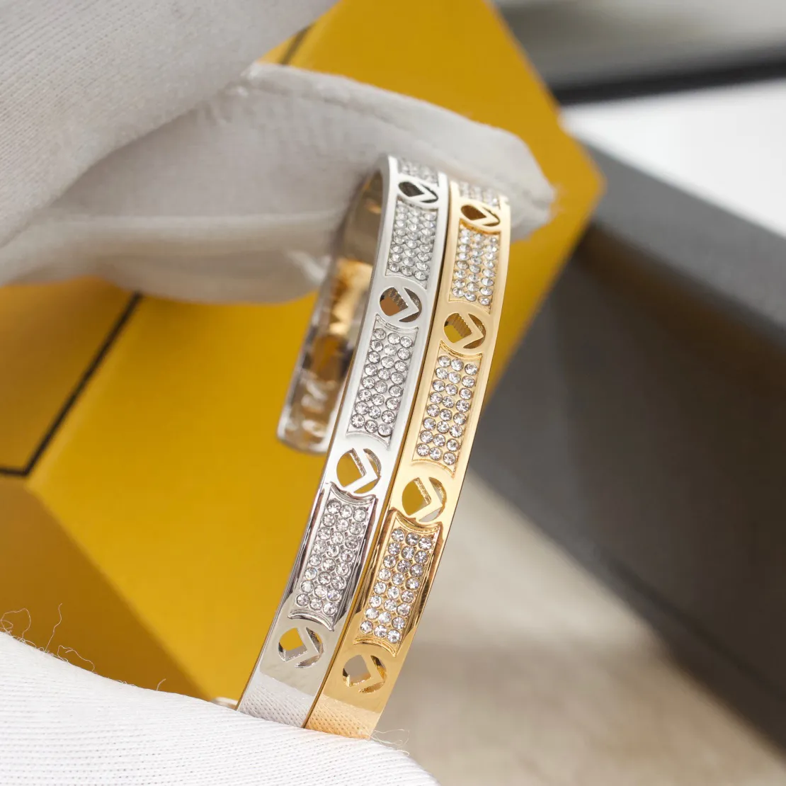 2021 Diamond Gold Luxe Armband voor Womens Mens Zilveren Demonstraat Mode-sieraden Liefde Gift Bruiloft Paar Klassieke Armband Hoge Kwaliteit