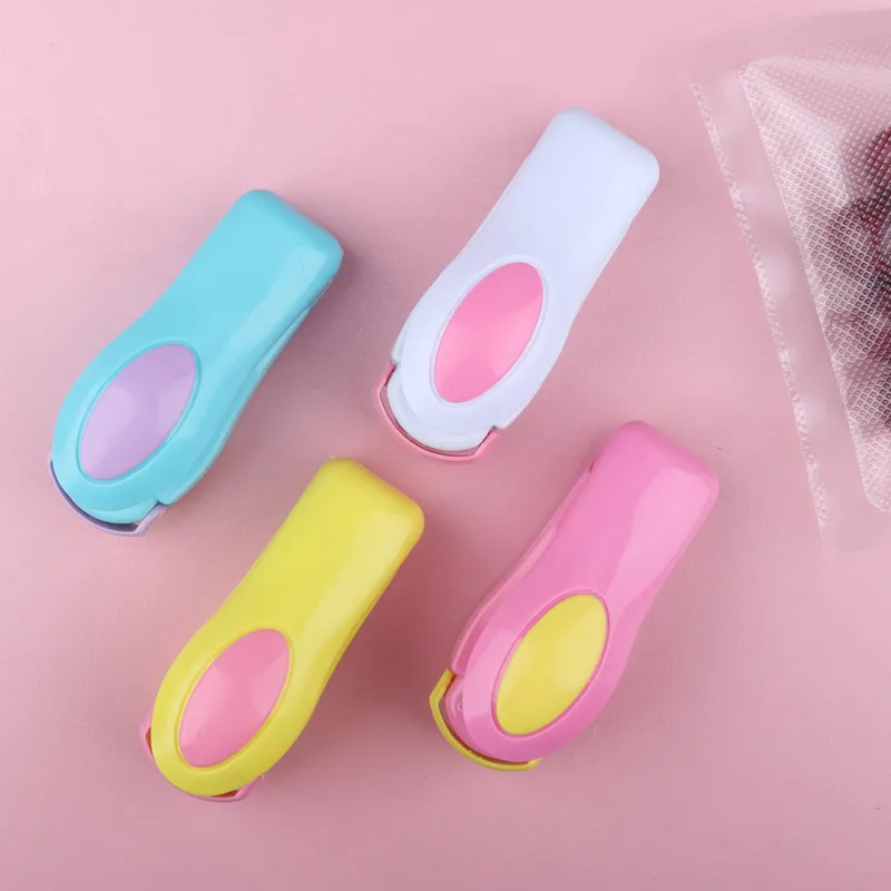 Mini Portable Heat Sealing Machine Electric Household Food Saver Plastic Vacuum Bag Sealer Storage Snacks Packing Plastic Bag Clip 247 S2