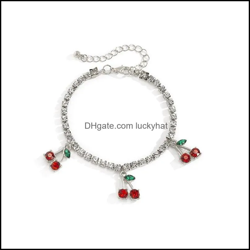 Sweet Girls Red Cherry Charm Bracelets Retro Alloy Fruit Diamond Hand Chains European Women Singe Layer Business Wind Bracelet Jewelry Accessories