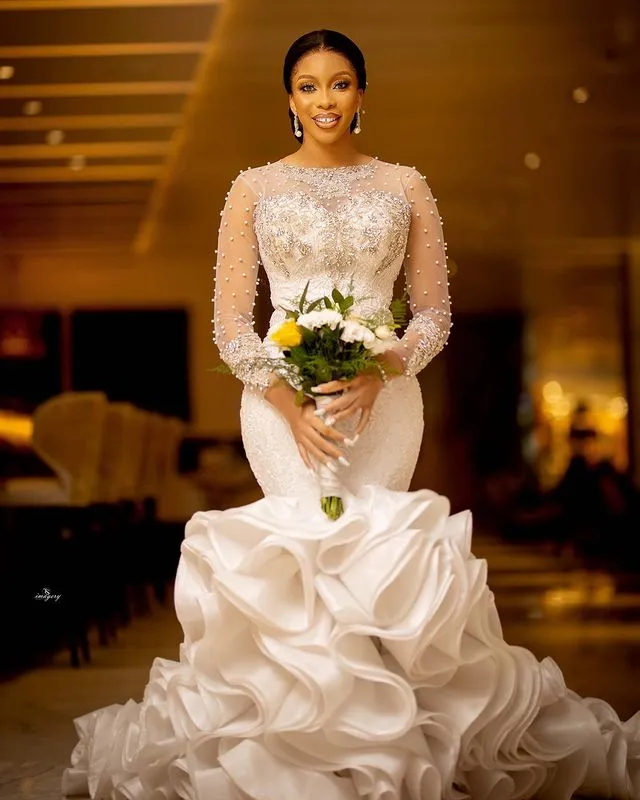 2021 Plus Size Arabisch Aso Ebi Spitze Kristalle Luxuriöses Hochzeitskleid Sheer Neck Perlen Perlen Stufen Lange Ärmel Brautkleider Kleid ZJ633