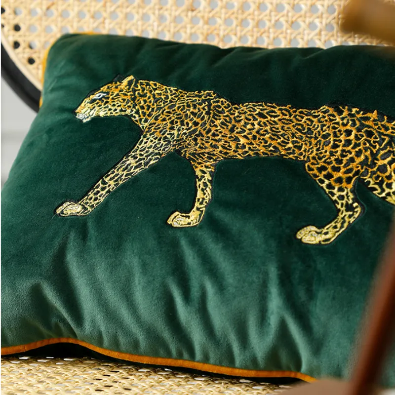 DUNXDECO Cushion Cover Decorative Pillow Case Vintage Velvet Animal Collection Golden Leopard Embroidery Sofa Bedding Coussin 210315