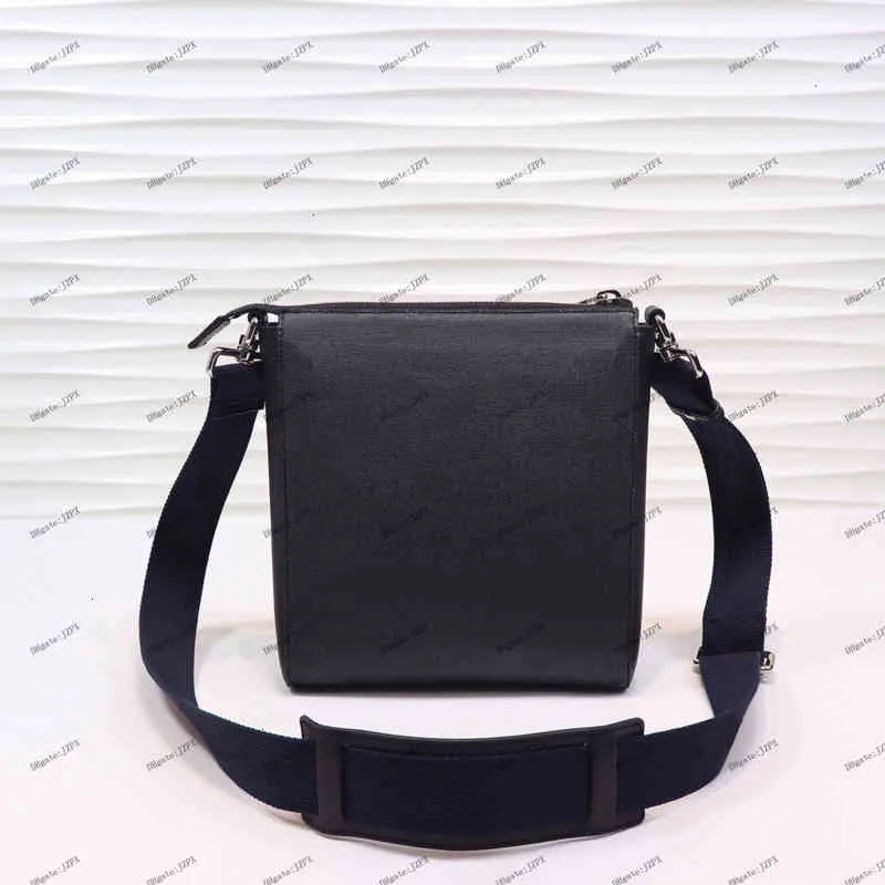 Classic men's one shoulder bag cross bag small messenger bag luxury designer bag, size: 21 * 23.5 * 4.5cm, 