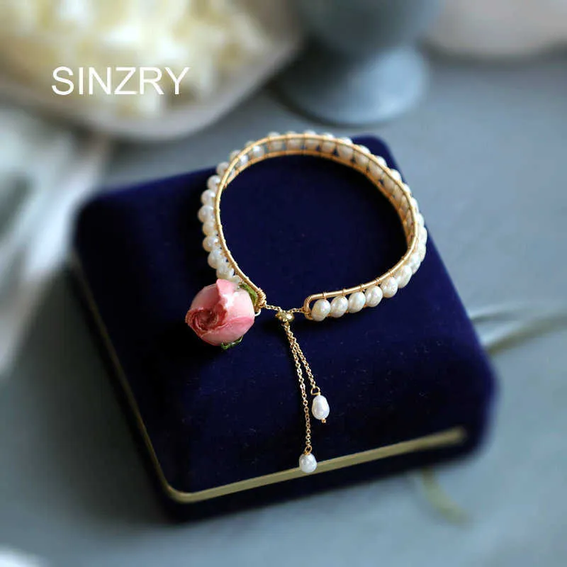 Sinzry Original Handgemachte Süßwasser Perle Konservierte Rose Blume Elegante Charme Armreifen Persönlichkeit Perle Schmuck Q0720