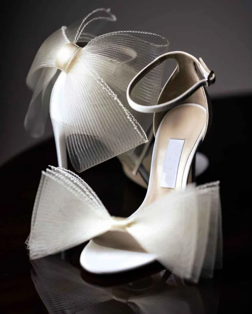 エレガントなブランドロマンチックなエレガントなAveline Sandals Shoesの女性のハイヒールのメッシュ弓剣闘士サンダリアスの平均スティレットヒールレディポンプ - ウェディングブライダルドレス、夕方