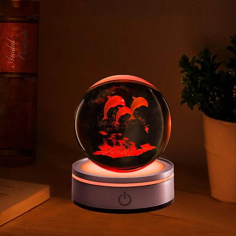Dekorativa Objekt Figuriner 3D Dolphin Crystal Ball Med LED Lampor Stativ Laser Graverad Animal Glass Sphere Barn Födelsedag Presenter Hem Bedr