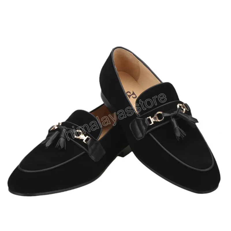 Handgjorda Cow Suede Loafers Skor med guldspänne och läder Tassel Klassisk British Style Mäns Moccasin för fest