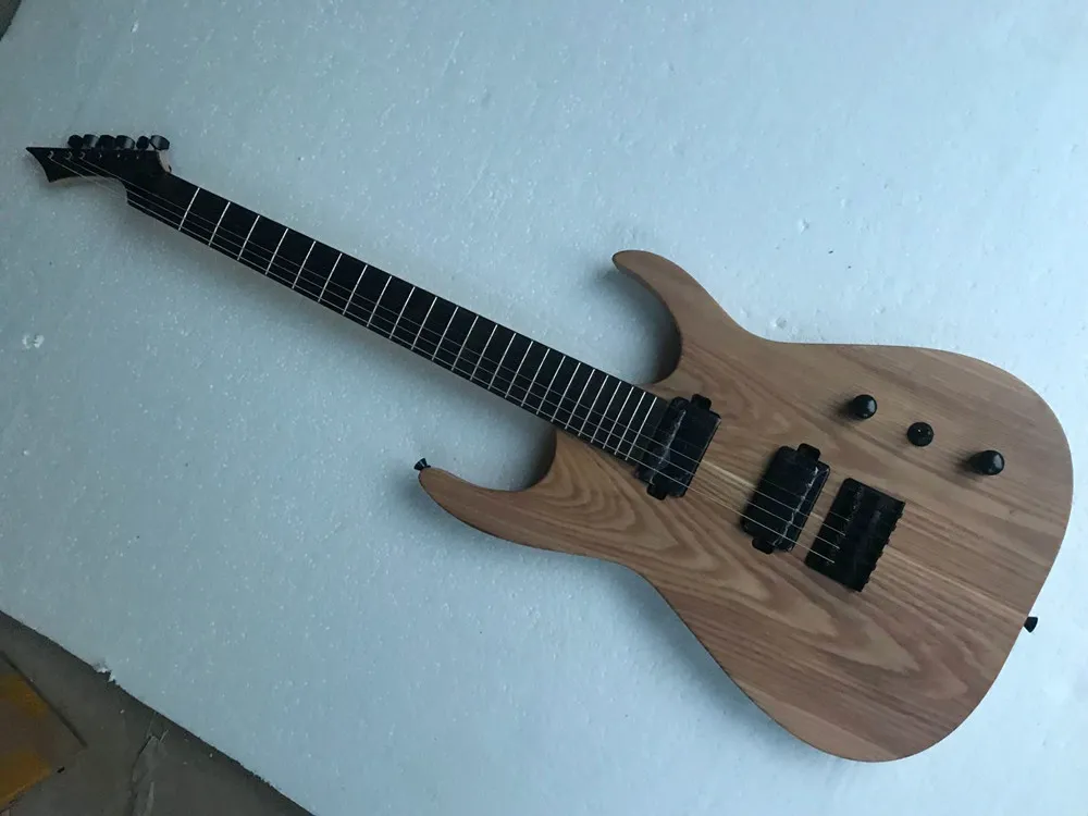 7 strängar elektrisk gitarr med svart hårdvara, askkropp, rosewood fretboard, ge anpassad service