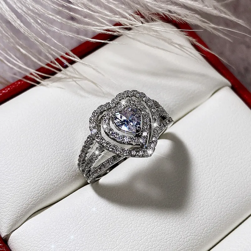 Kvinnor Hjärtring Engagemang Bröllop Sparkly Diamond Finger Ringar Gåva För Kärlek Par Mode Smycken Tillbehör