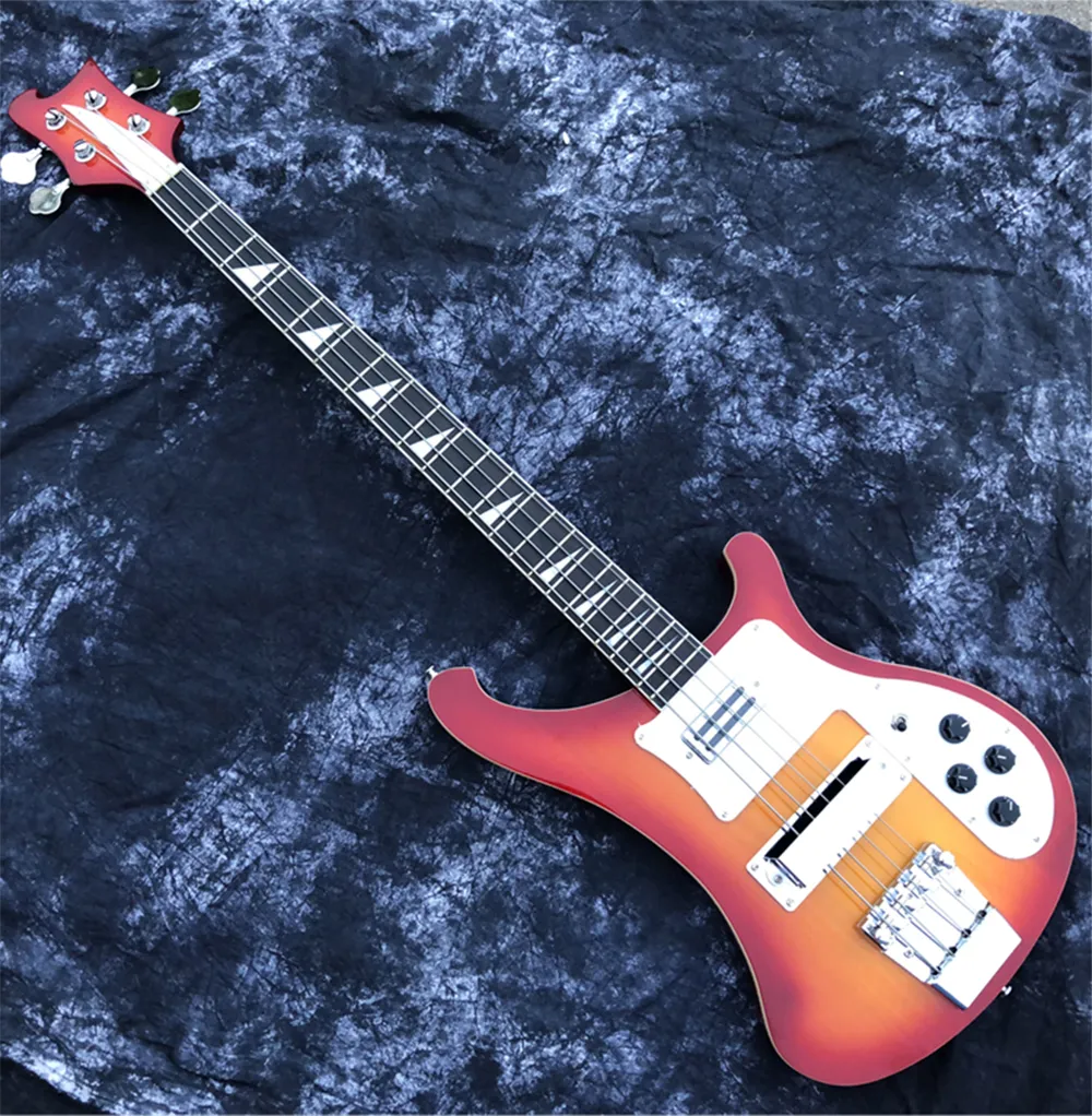 Nueva llegada de 4 cuerdas Cherry Sunburst Guitarra eléctrica bajo con pickguard blanco, fretboard de palisandro, puede ser personalizado