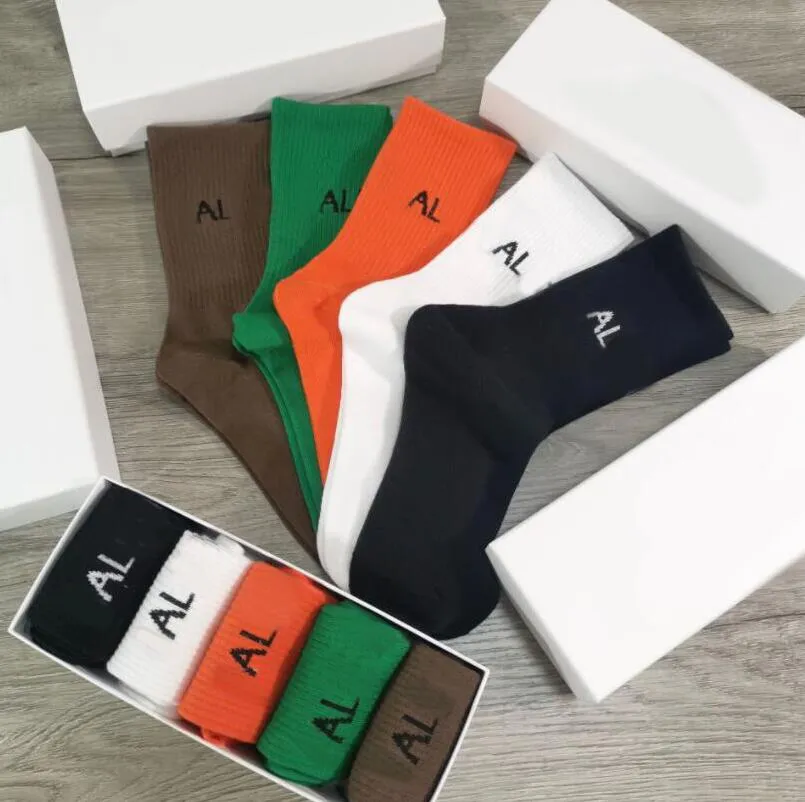 Fashional Mens Women Designer Sports Socks With Letters One Box 5 Pieces Men Womens Stockings High Quality Sports Socks Stocking 10 Colors