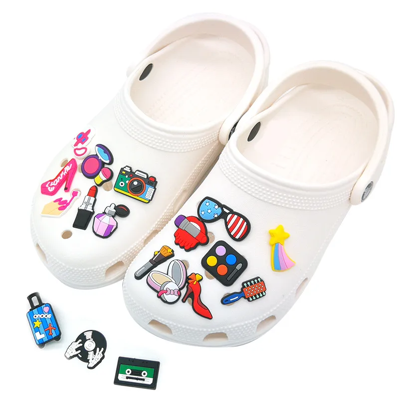 moq 100pcs bottoni in plastica controller di gioco occhiali da sole croc Charms Soft Pvc Shoe Charm Accessori Decorazioni personalizzate JIBZ per zoccoli scarpe regalo per bambini