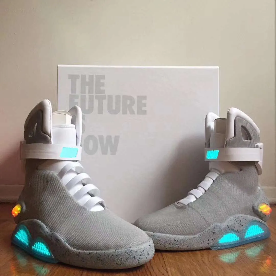 Autentisk Air Mag tillbaka till den framtida modesneakers Mens Women Sportskor LED -belysning utomhustränare med originallåda