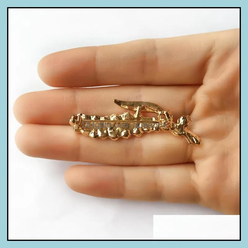 Fashion Women Brooch Pins Leaf Luxury Rhinestone Bouquet Brooches Creative Women`s Clothing Accessories