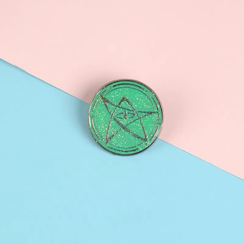 Spelden, broches ronde groen gekleurde poeder revers email pins flowing pentagram mode badges kleding tas sieraden cadeau voor vrienden