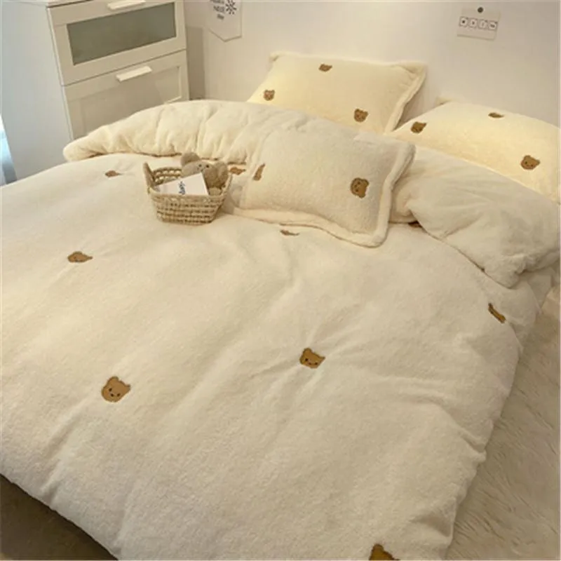 Постельные принадлежности зимние белые белые молочные бархатные кровать четырех частей роскошное одеяло крышка осенью плюш коралловый лист фланель