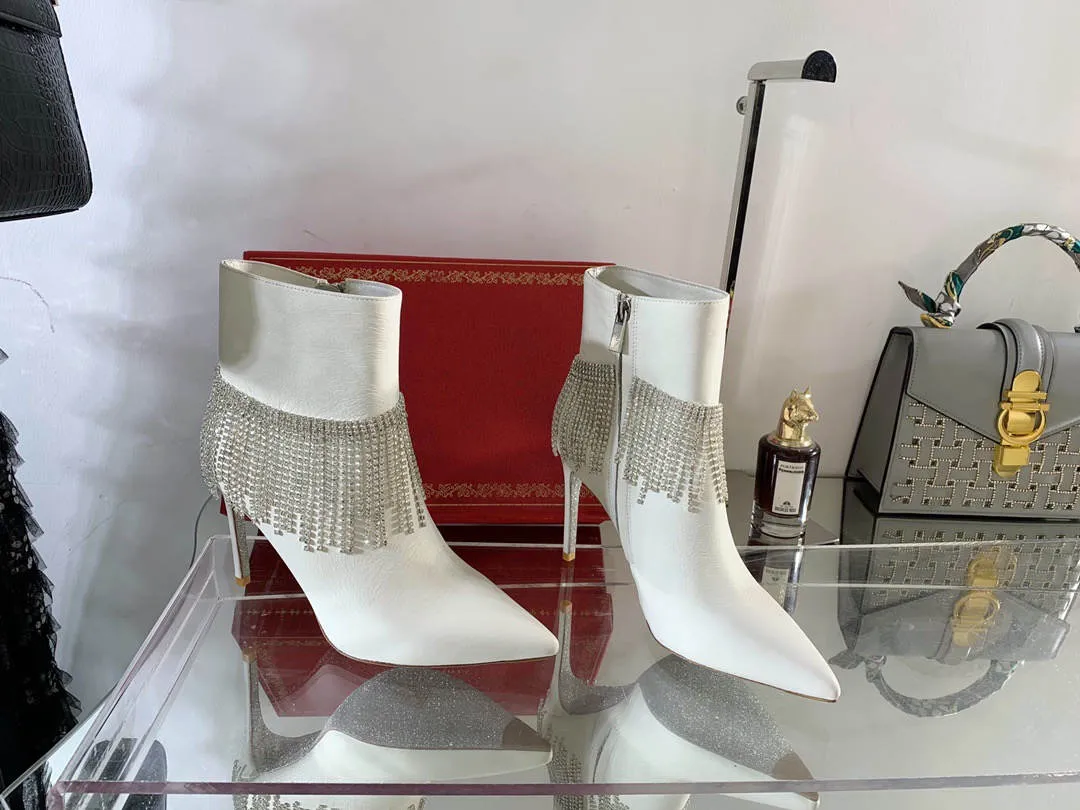 2021 Herbst Winter neue weiße kurze Stiefel mit hohen Absätzen Strass-Quastenkette und nackte Stiefel spitze hochhackige Stiefel mit seitlichem Reißverschluss