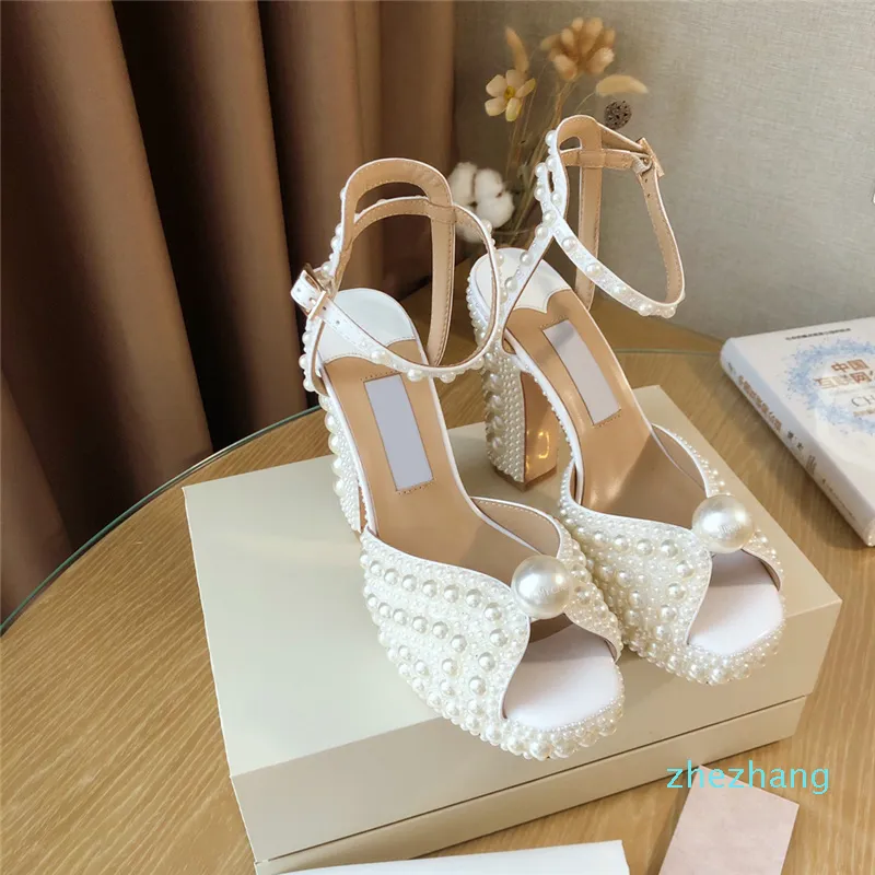 Kadınlar Elbise Ayakkabı Beyaz Platformu Sandaletler Hepsinde İnci Deri Pompaları Lady Stiletto Topuk Düğün Gelin Ayakkabıları Q-411