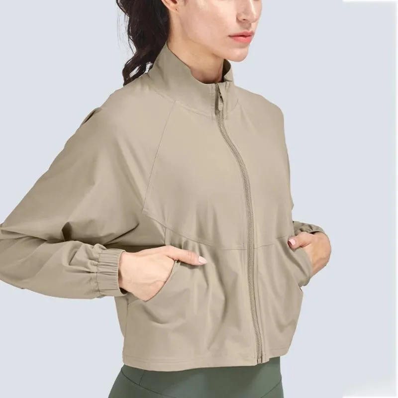 Vestes de course légères fermeture éclair complète veste de sport manteau femmes col haut loisirs entraînement gym yoga court coupe-vent avec poche fer gratuit