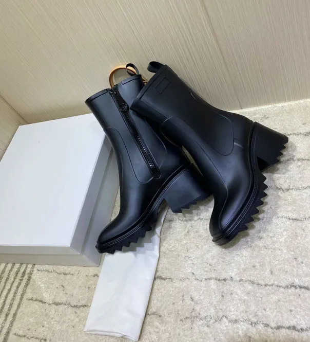 Direct Selling Wysokiej Jakości Buty Damskie Moda Soft Slajd PVC Zipper Gołe Boot Gruby Obcas 6 CM Pokaż Party Deszcz Buty Luksusowe Pudełko 35-40