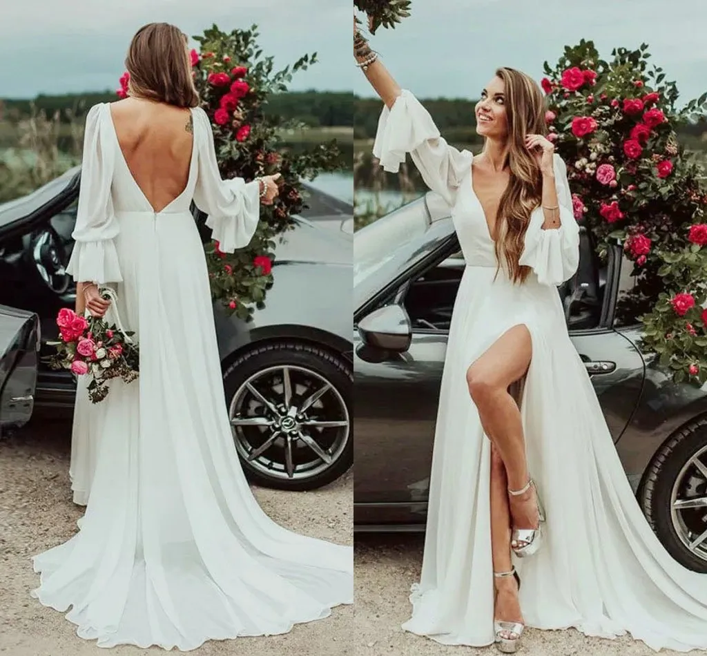 Sexig V-Neck Beach Bohemian Bröllopsklänningar Lång Flare Ärm Hög Split Backless Chiffon Boho Country Bridal Bröllopsklänning