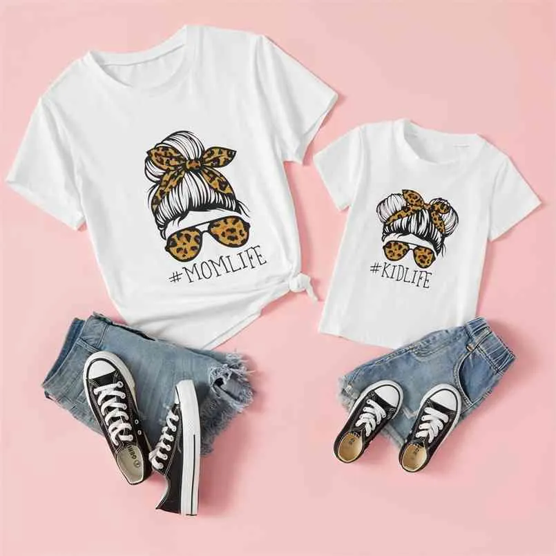 Letter Print White Short Sleeve T-shirts for Mommy and Me 210528