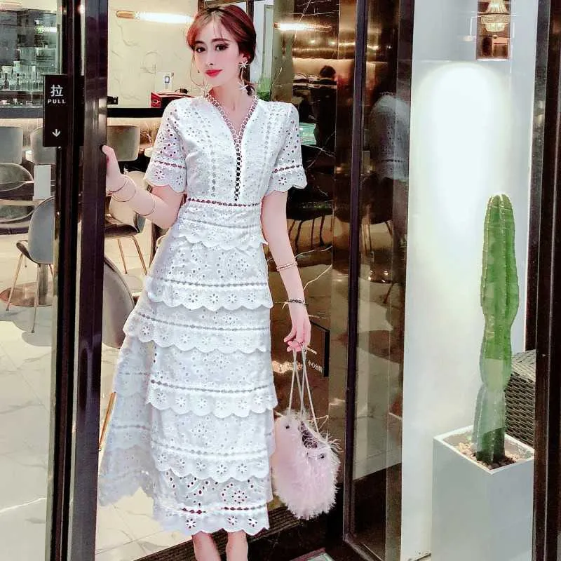 Summer Runway High-end Women's Elegant Layers Ruffles Party Dress V-neck Short Sleeve Midi es Slim white Lace 210529