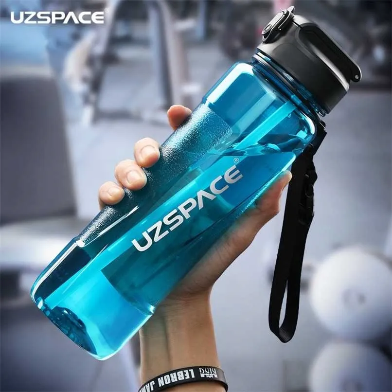 Спортивные бутылки с водой с соломенной летней большой емкости Tritan пластиковый портативный портативный герметичный напиток бутылка BPA BPA на открытом воздухе 211222