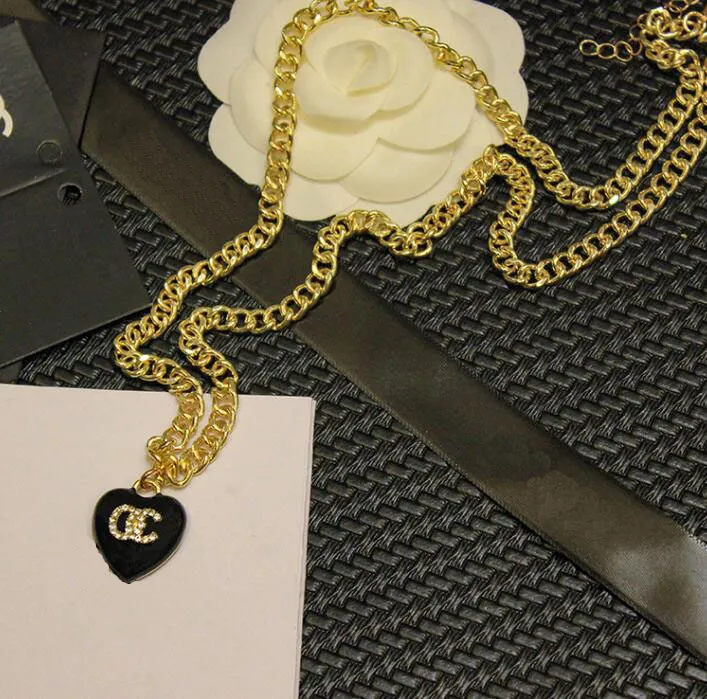 Chanel CC Broche de metal dorado en venta en 1stDibs