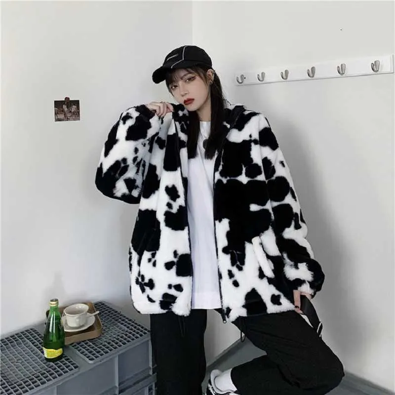 Abrigo de moda de invierno coreano Harajuku Vacas Impresión suelta Chaqueta de cuero de manga completa Vintage Franela Mantenga abrigo de algodón cálido 210712
