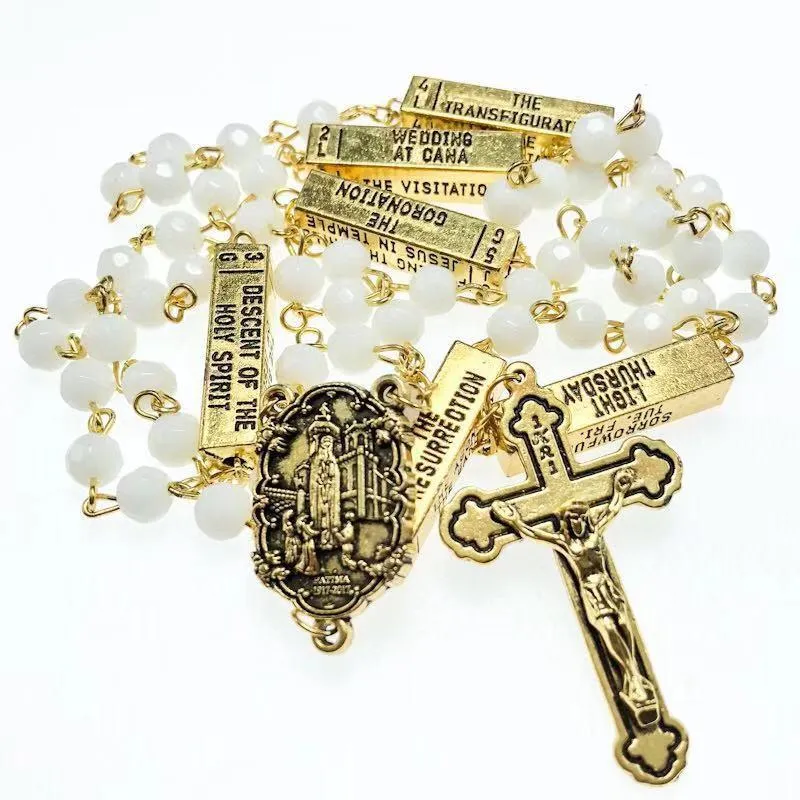 Hängsmycke Halsband 6mm Vit Fasettglas Rosary, Religiös Rosary med Fatima Centr, Singapore Katolska Halsband Antque Gold Metal Parts