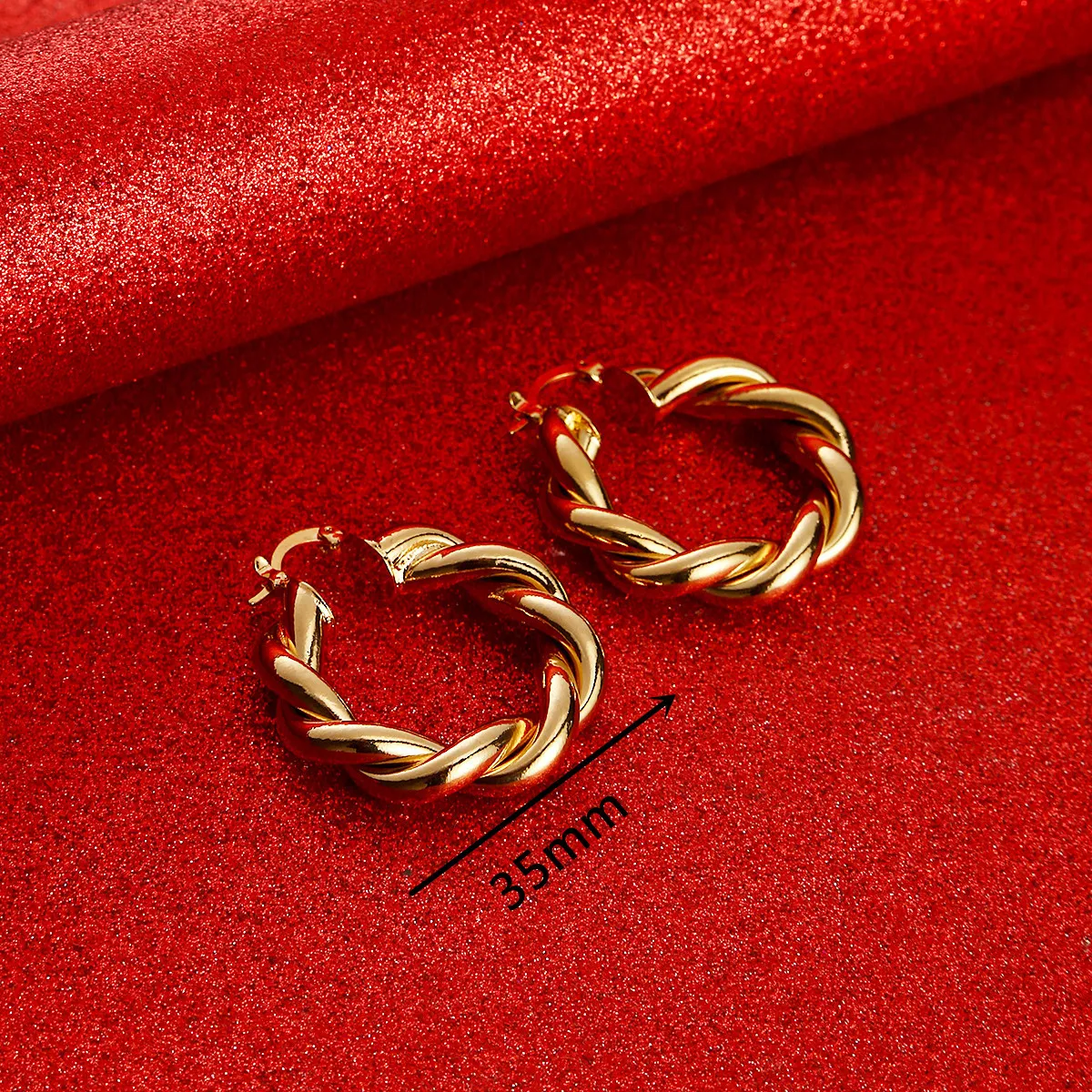 Shop Involute 18K Filigree Gold Stud Earring for Women | Gehna