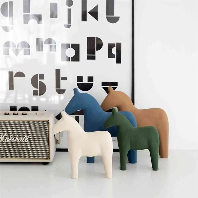 Nordic Wooden Horse Ornaments Morandi Home Decoration Accessories Wood Office Table Miniature Craft Work Baby Room Nursery Decor 210811