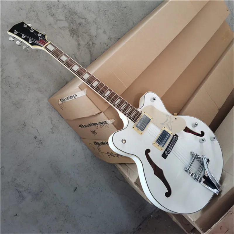 Witte semi-holle lichaam chroom hardware 2 pickups elektrische gitaar met grote tremolo brug, palissander toets, kan worden aangepast