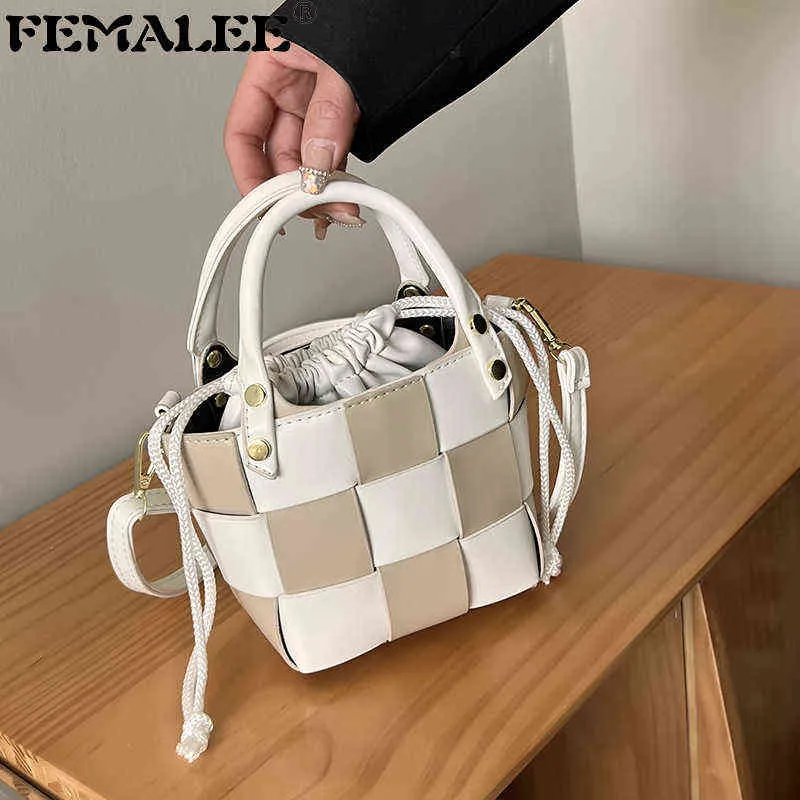 Shopping Bags Luxury Brand Women's Woven Plaid Shoulder Messenger Bag Mini PU Leather Handbag Weave Cassette Designer Kawaii 220304