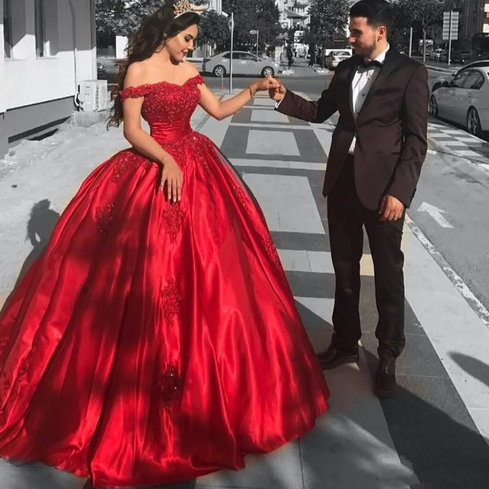 Corset Quinceanera Fashion Off Shoulder Red Satin Formal Party Gowns Sweetheart Sequined Lace Applique Ball Gown Prom Dresses