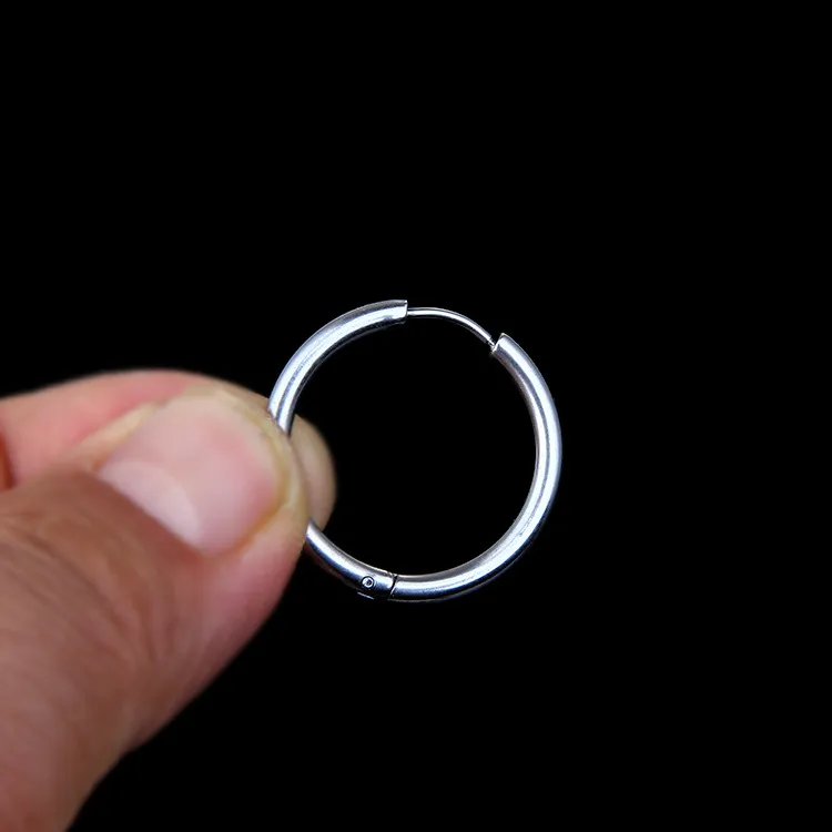 Örhängen Modig Hoop Titanium Steel Ornament Mångsidig Personlighet N Öron Ring Mäns Rostfria Stål Örhängen