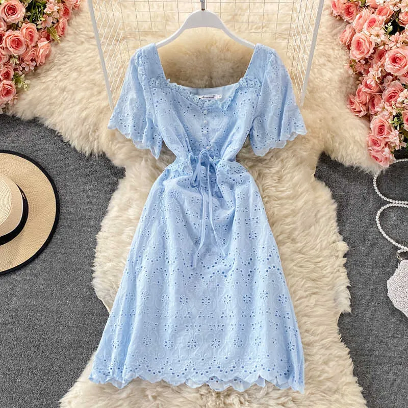 Sommar Vintage Blå / Vit / Beige Hollow Out Mini Dress Kvinnor Elegant Kortärmad Hög midja Drawstring A-Line Vestidos 2021 Ny Y0603