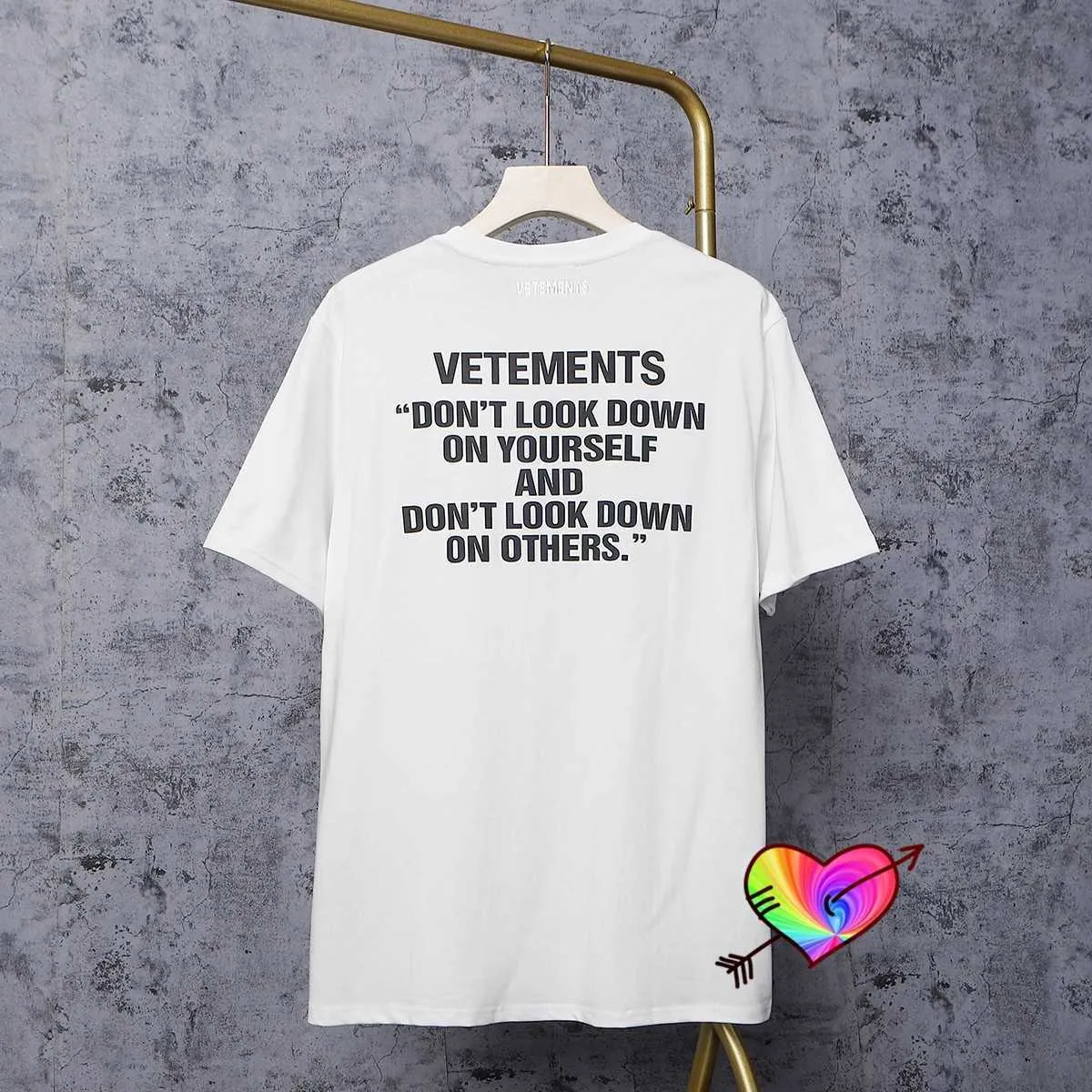 Vetements T-Shirt Erkek Kadınlar 1: 1 Yüksek Kaliteli Heterochromism Mektupları Yansıtıcı Vetements Tee Tips VTM Kısa Kol P0806