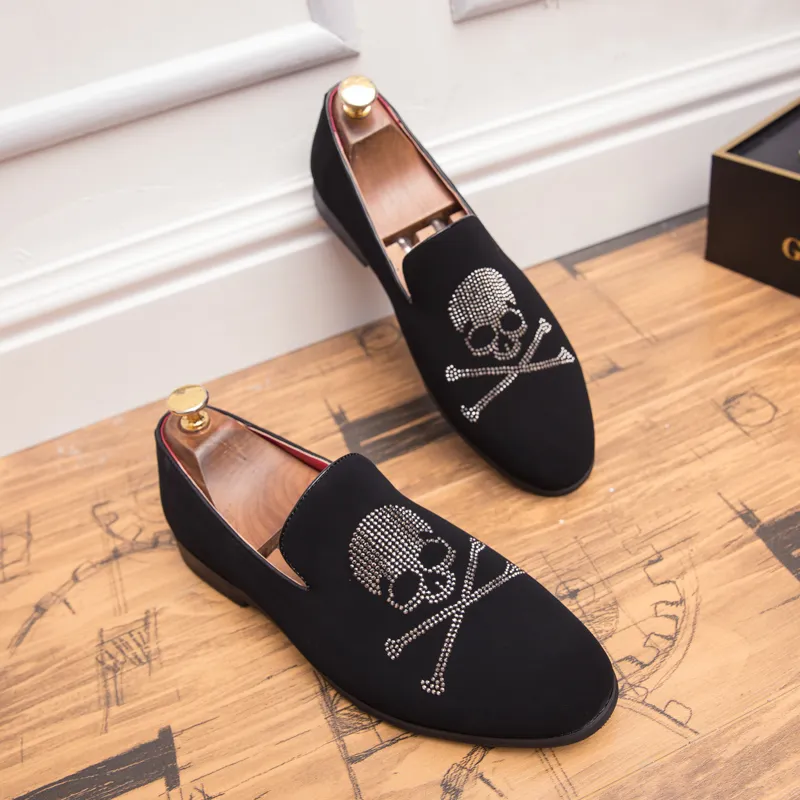 Yeni Lüks Moda Rhinestone Korsan Kafatası Ayakkabı Üzerinde Kayma Erkekler Casual Loafer'lar İş Resmi Elbise Ayakkabı Zapatos Hombre