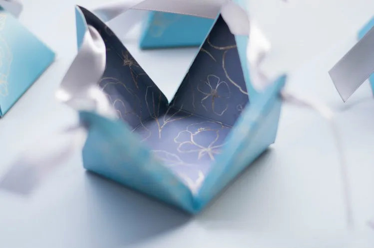 Paper Pulp Favour Wedding gift box small pyramid shape blue coated reed pulp paper with ...