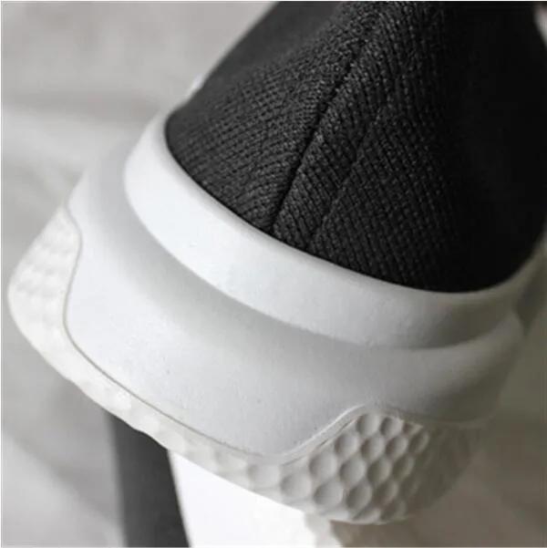 Sneakers sales e calzini