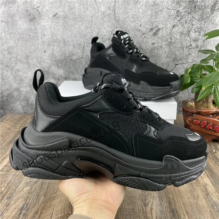 Paris 17FW Chaussures de marche Papa Chaussures Chaussures Femme Triple S Casual Chaussures Baskets pour Hommes Femmes Vintage Old Grandpa Trainer Outdoor